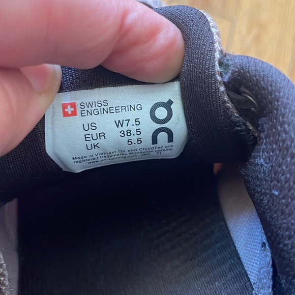 On cloudstratus 1 women’s 7.5 rose and burnt orange - Picture 5 of 5